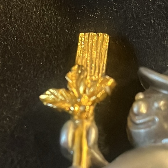 Cute snowman skating with broomstick frosty Christmas brooch - Picture 3 of 9